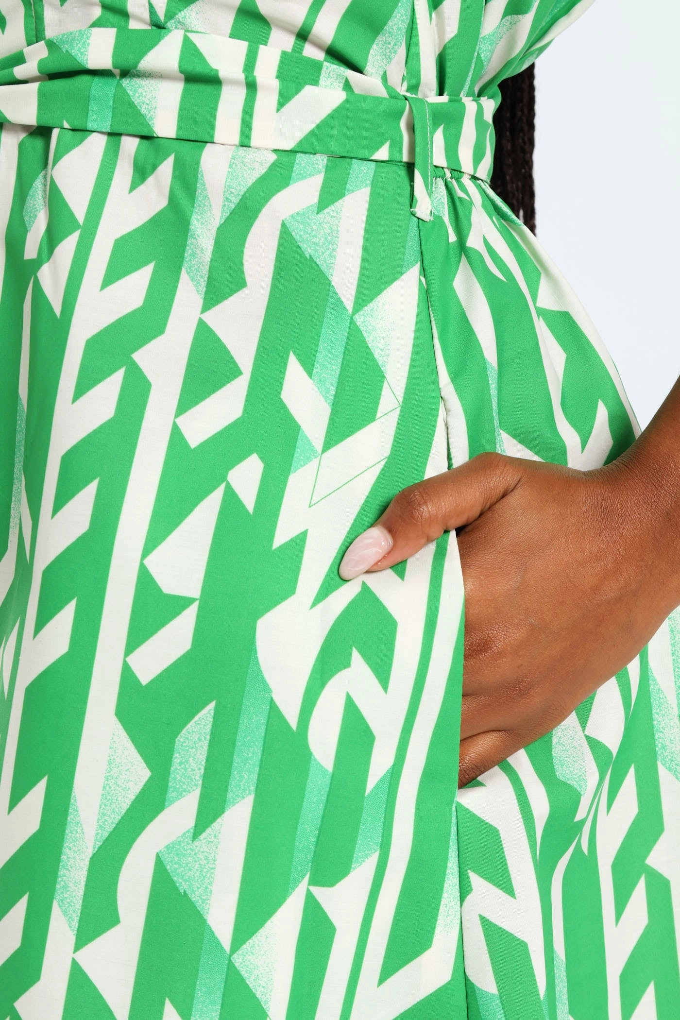 Travel Friendly 1/2 Pocket Collared Belted Midi Dress - White/Green