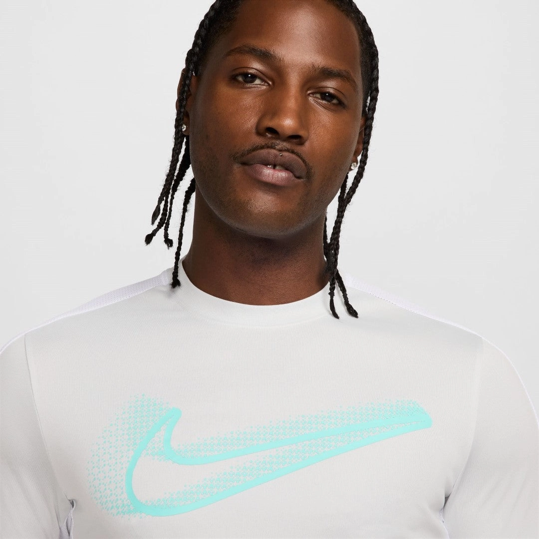 Academy Dri-FIT Short-Sleeve Football T-shirt Feminine Appeal