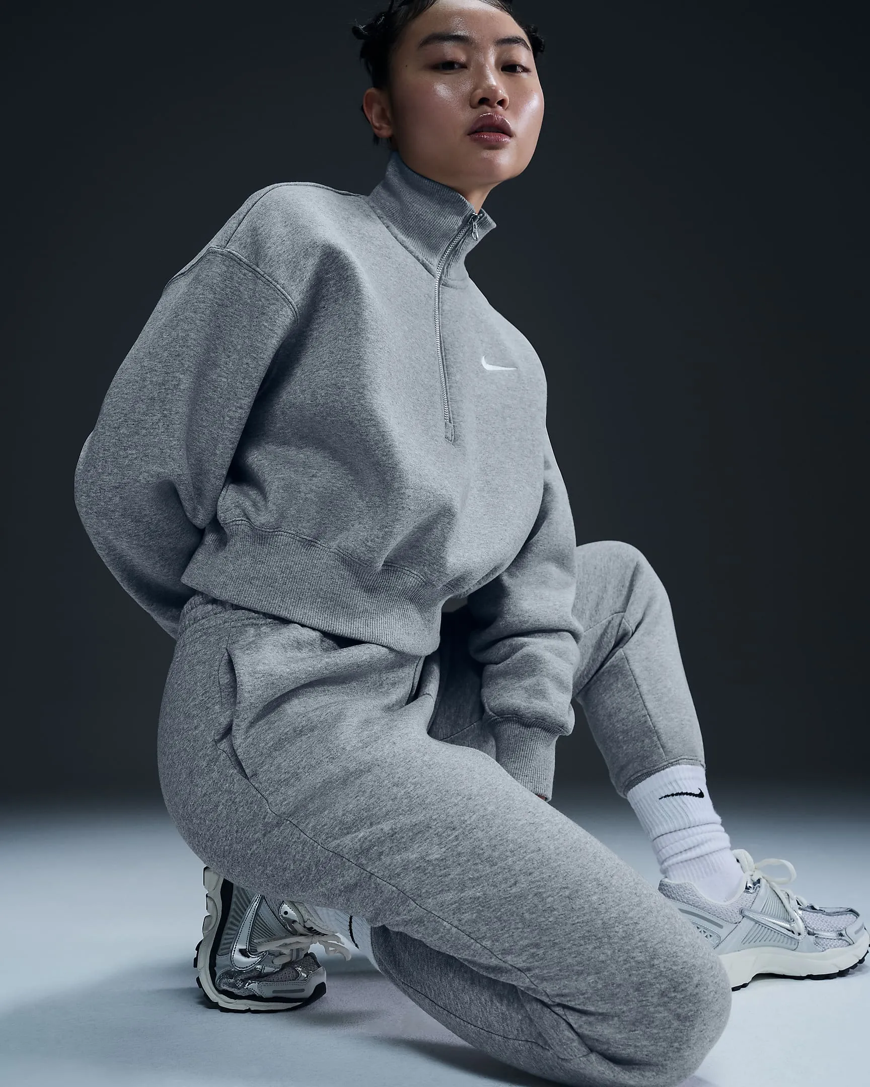 Crystal Soul WaterRepellentSurface Nike "Phoenix 1/4 Zip Fleece" W - Dark Grey Heather