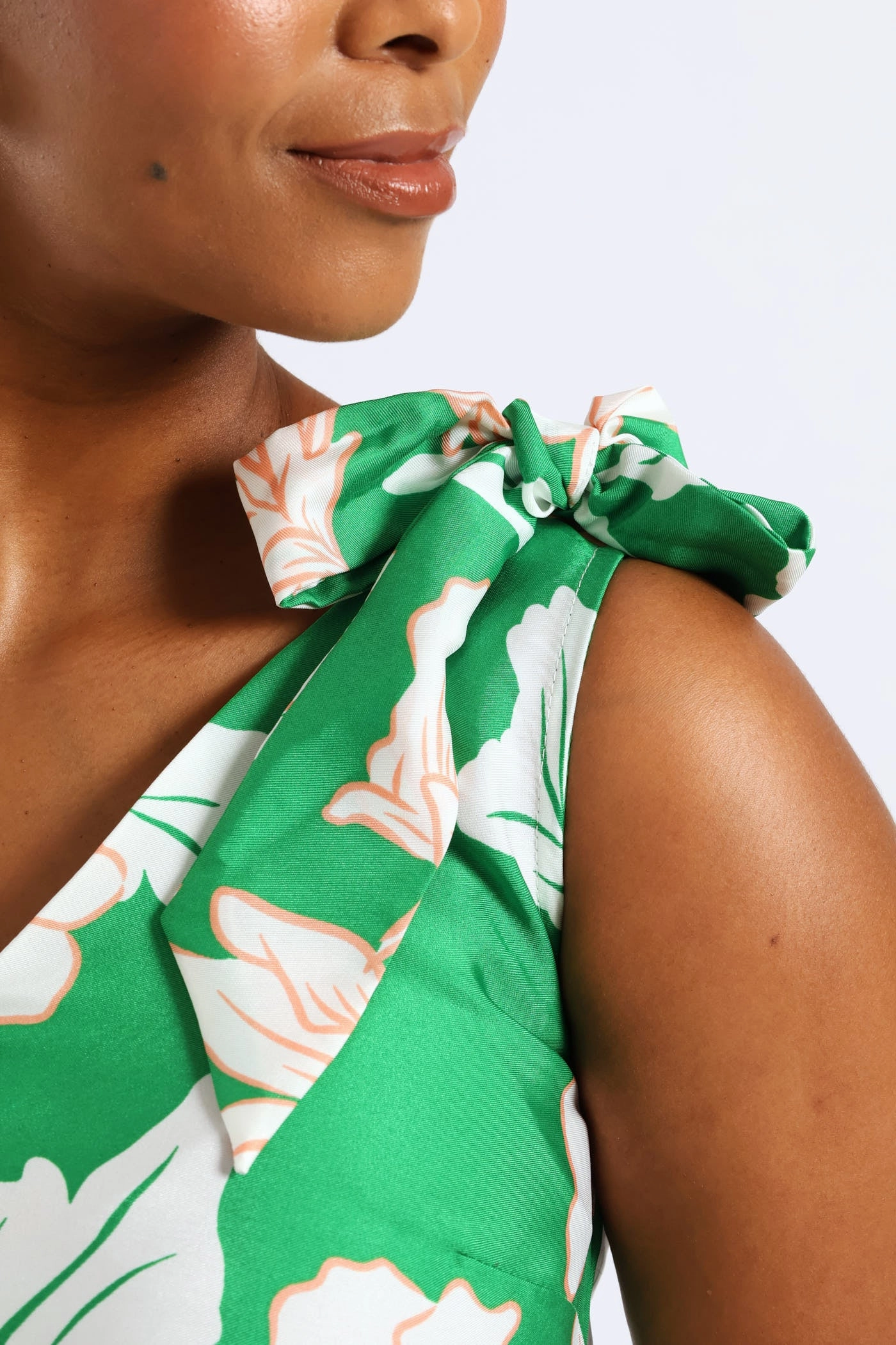 Sophisticated Line All Gender Fit Bow Ties V-Neck Border Print Midaxi Dress - White/Green