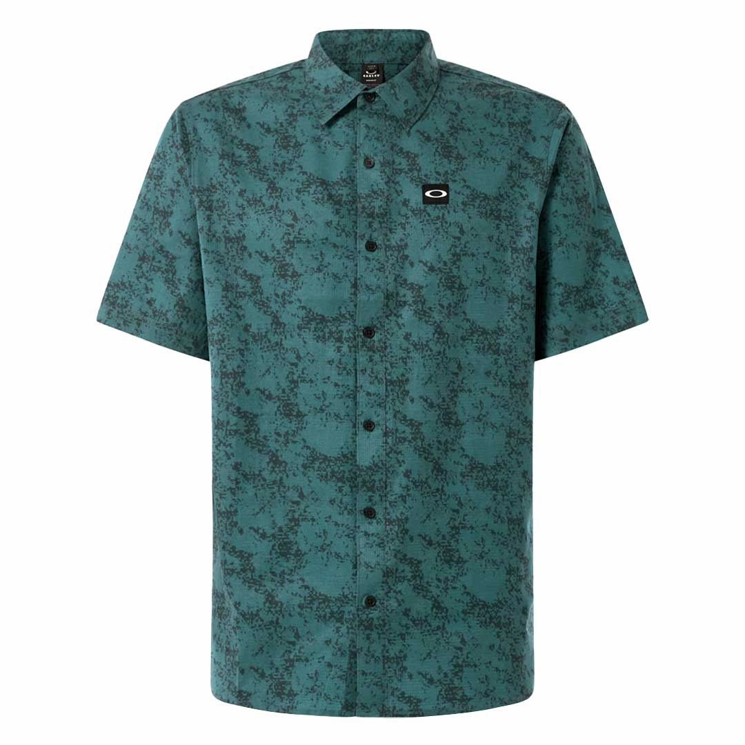Oakley - Men's Sand Camo Woven Short Sleeve Shirt (FOA404369 9VM) Tailored Fit Unstructured Silhouette