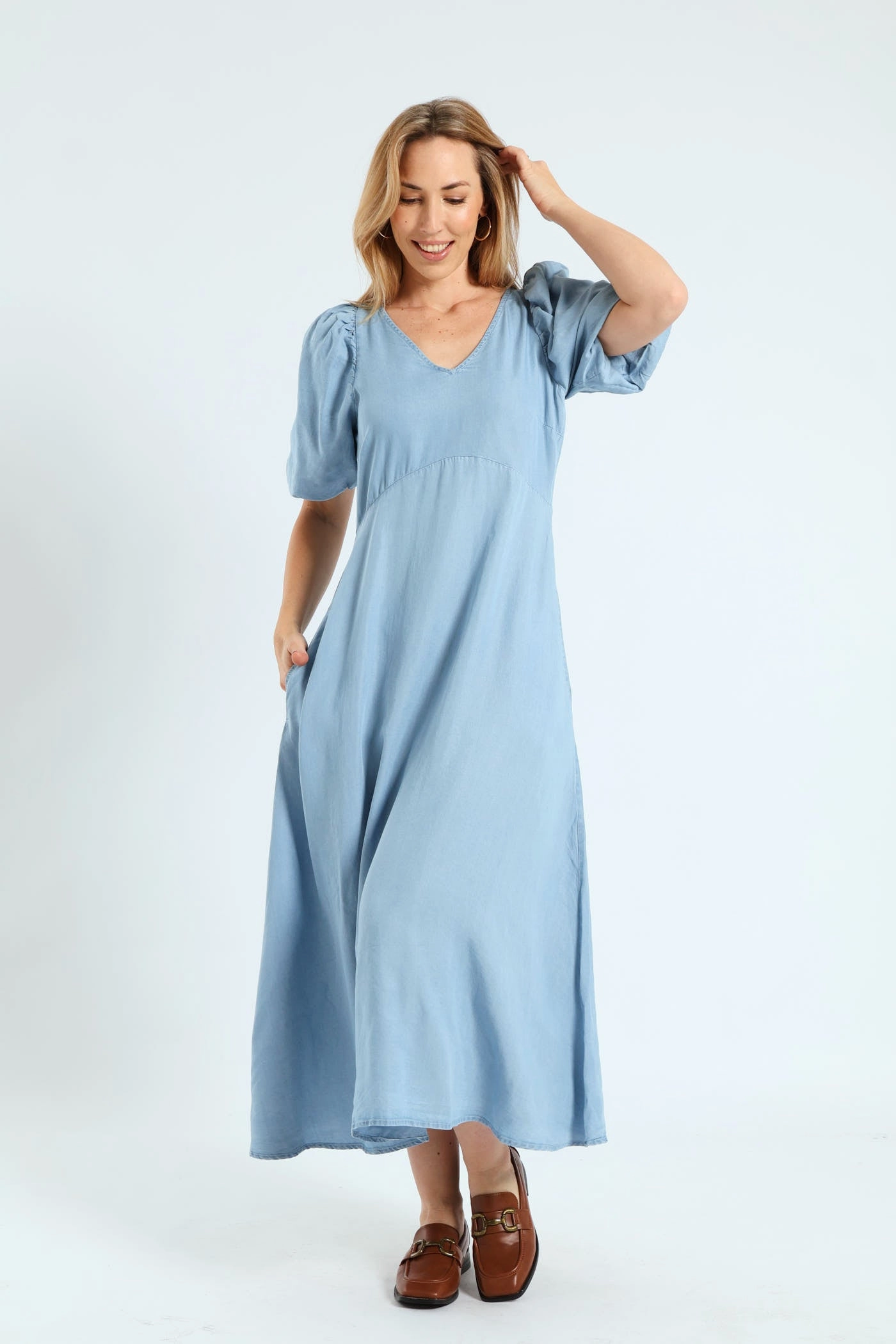 Bubble Sleeve V-Neck Pocket Midaxi Dress - Light Wash Chilly Day Wear