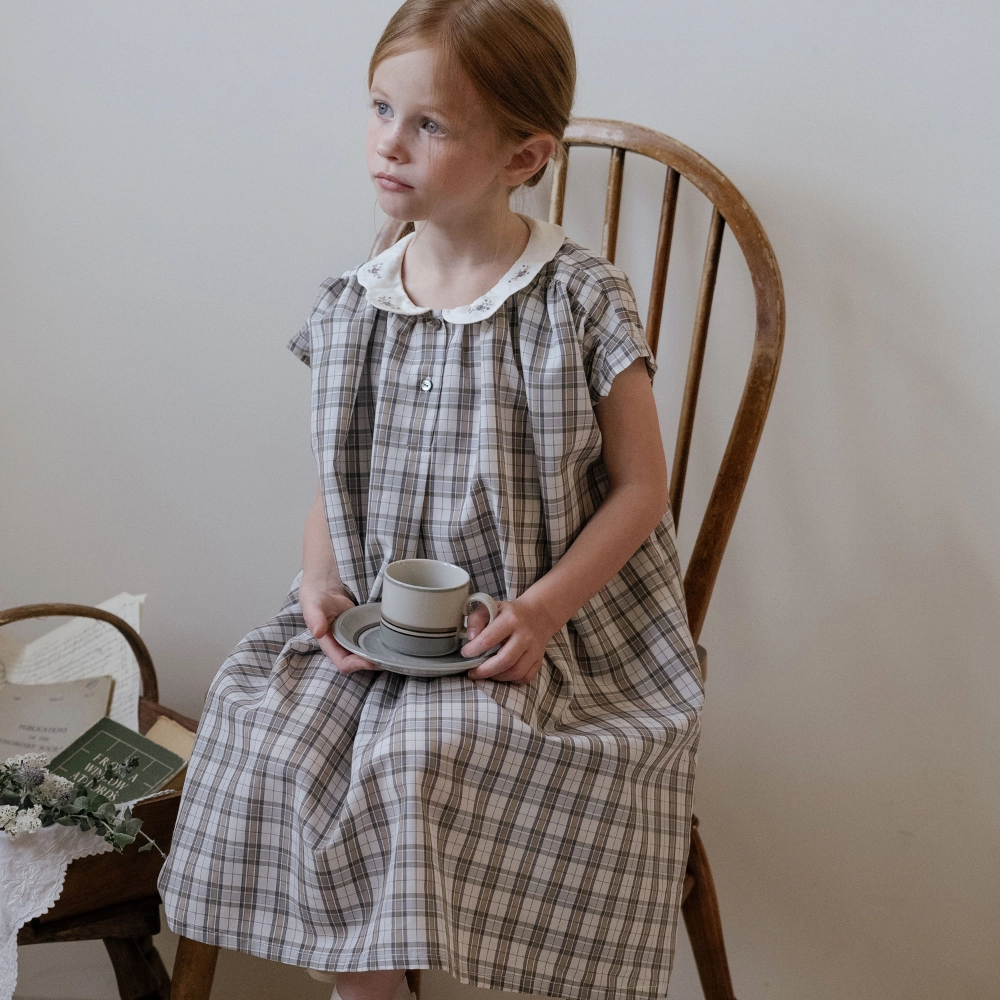 Louisiella Glowny Dress, Khaki Sleek Vibe Refined Line
