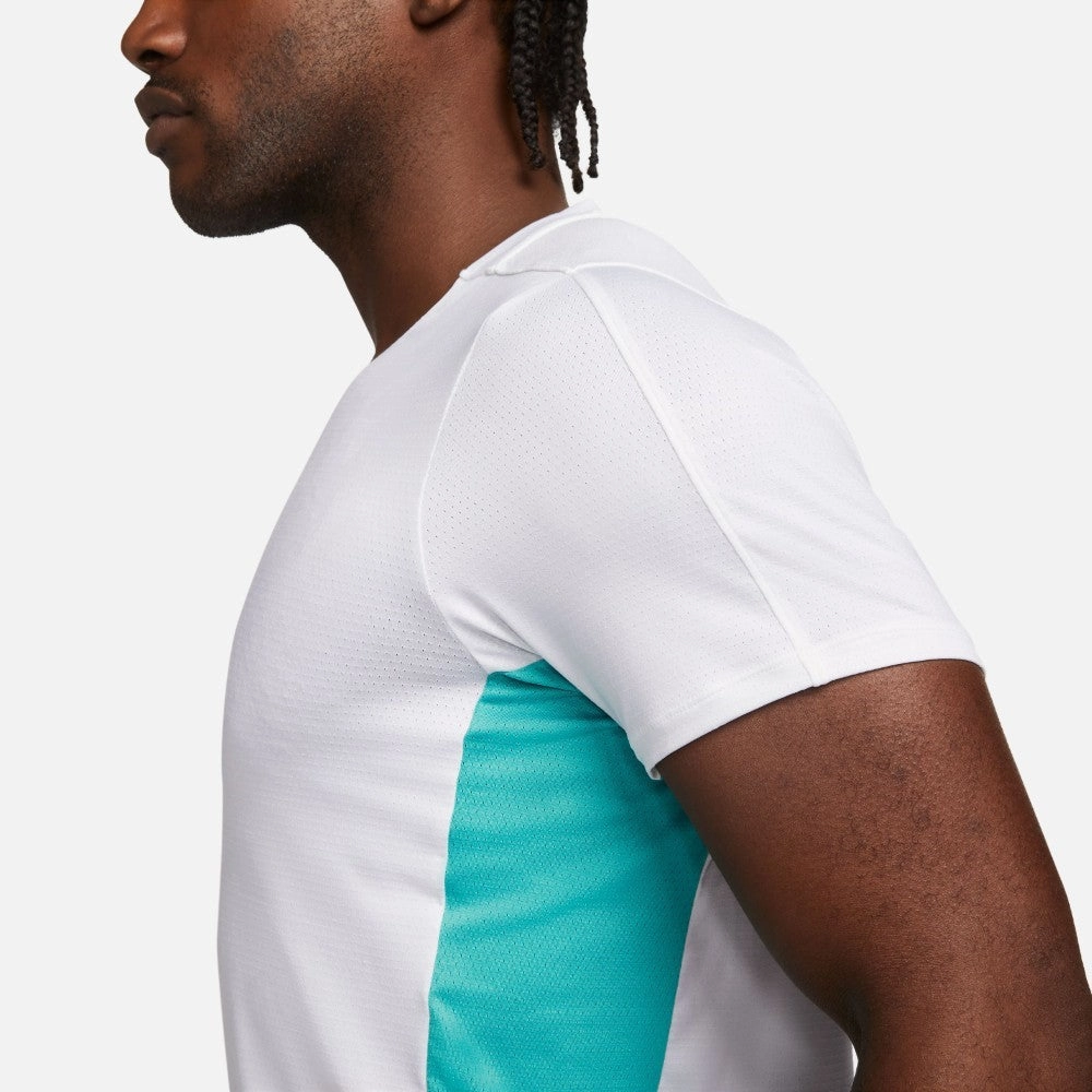 NeutralTonesCollection Fashion-Ready Court Dri-FIT Advantage Tennis T-shirt