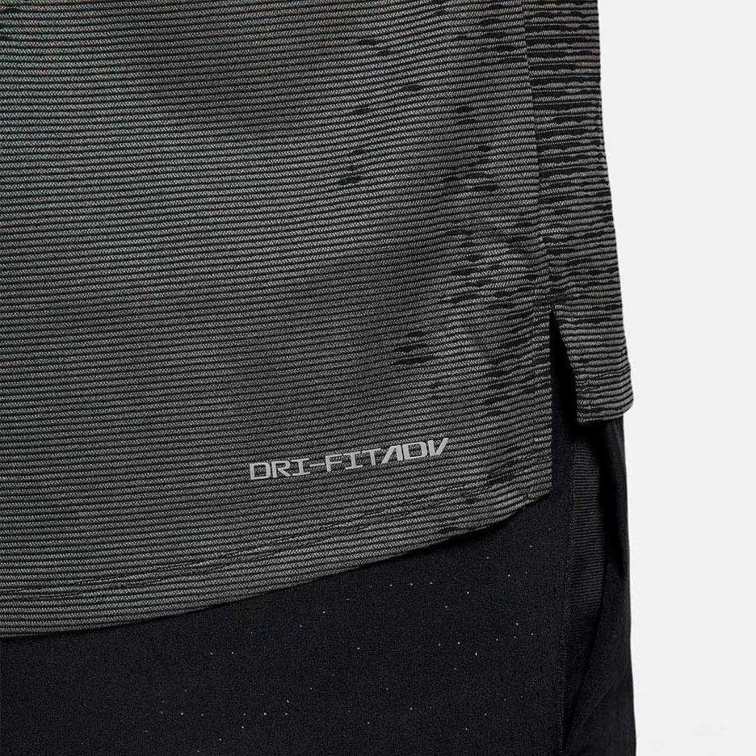 Hydrophobic coating Timeless Fit Dri-FIT ADV Run Division Techknit T-Shirt