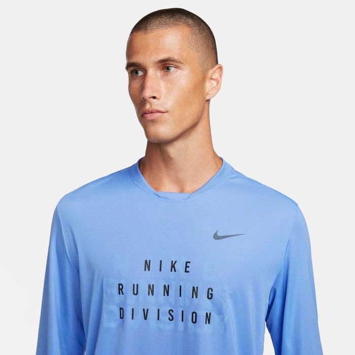 Comfortable and Chic Seasonal Must-Have Dri-FIT Run Division Rise 365 T-Shirt