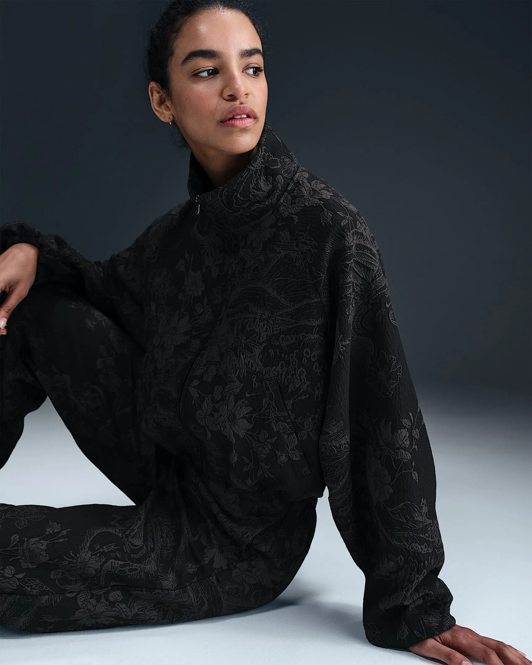 Roomy Design Nike "Oversized Jacquard Track Jacket" W - Black / Anthracite
