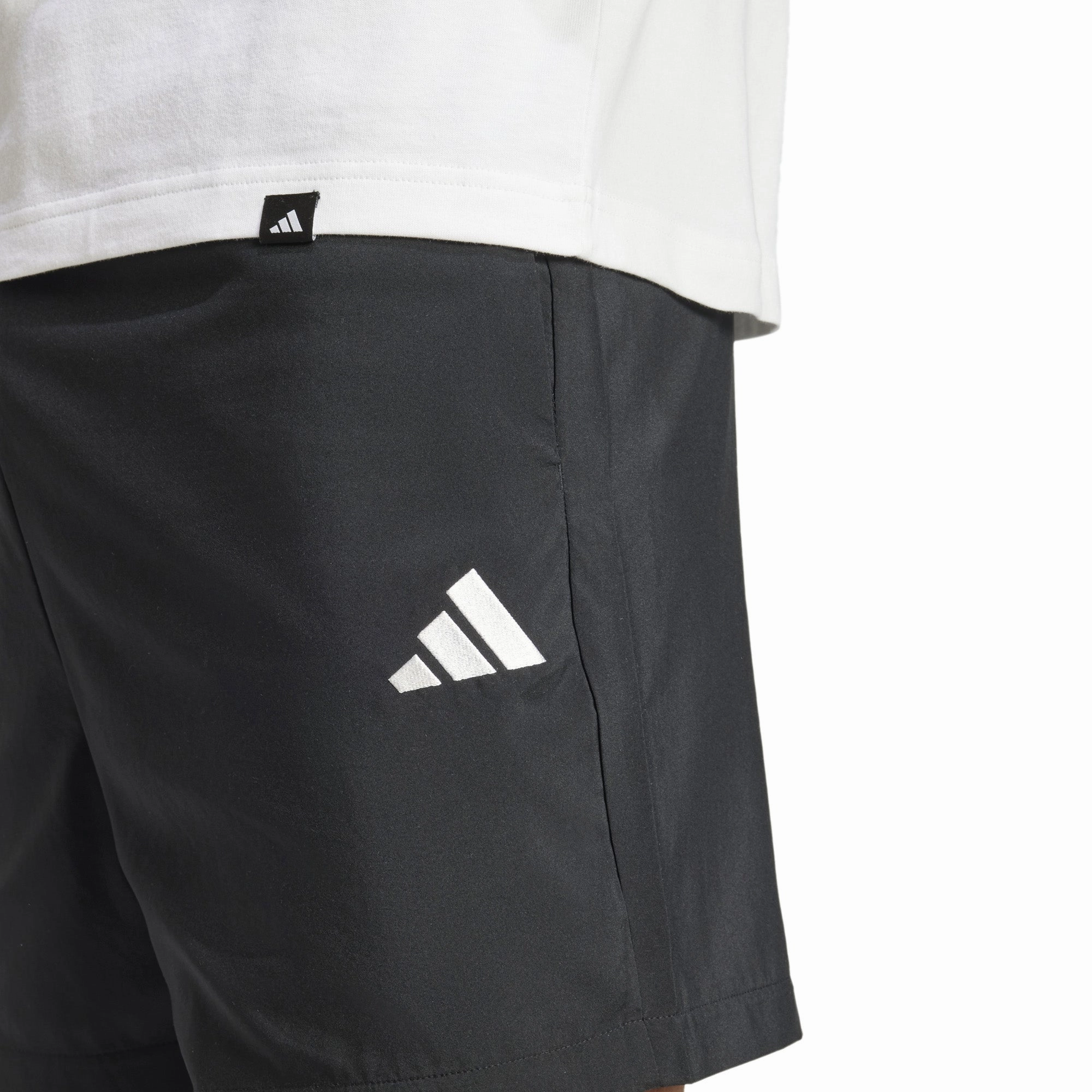 Men's Essentials Small Logo Chelsea Shorts Ergonomic Panel Design