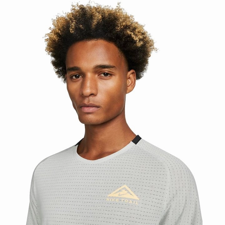 Dri-FIT Trail Solar Chase T-shirt StretchReinforcedArmholes Urban Streetwear