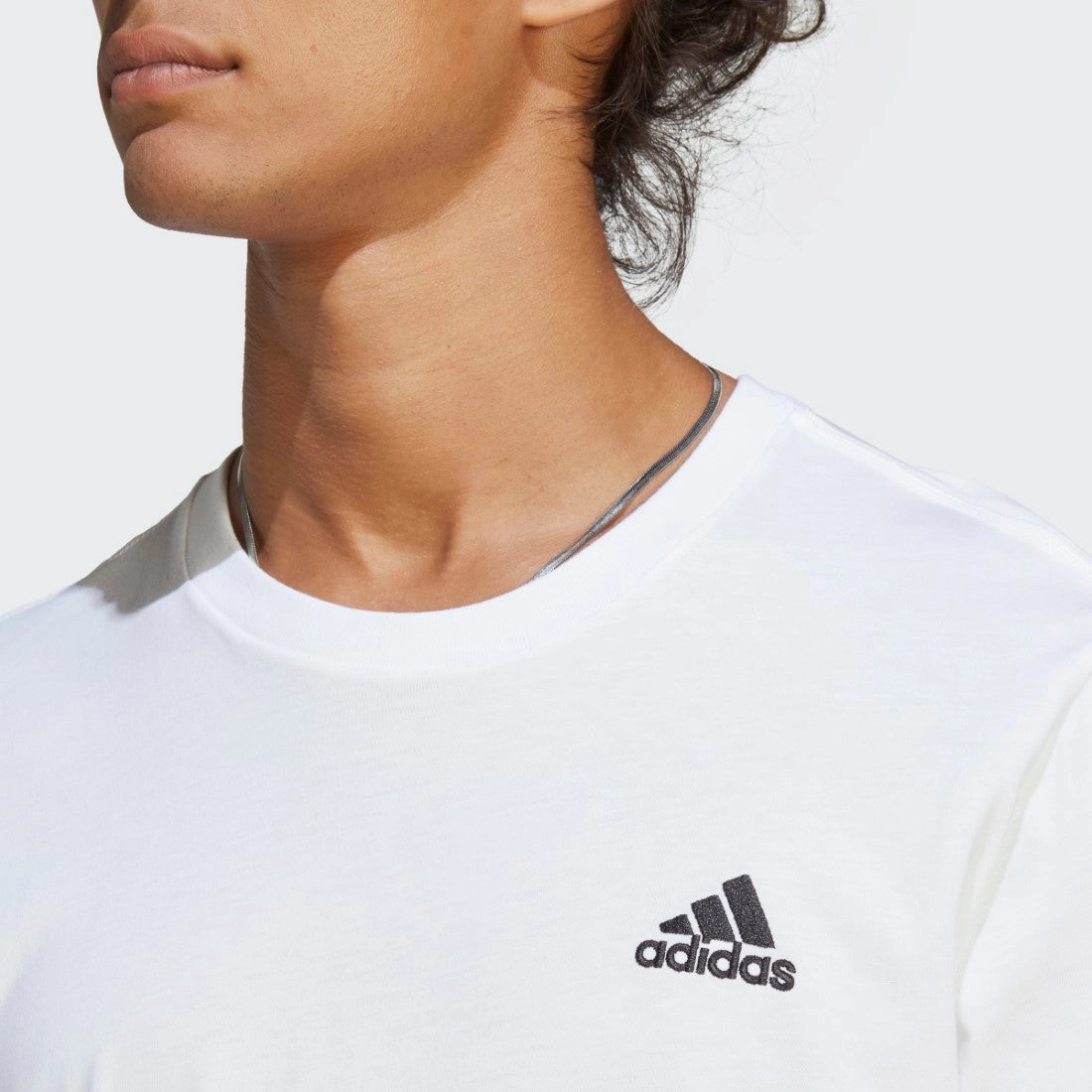 Essentials Single Jersey Embroidered Small Logo T-Shirt Outdoor Adventure