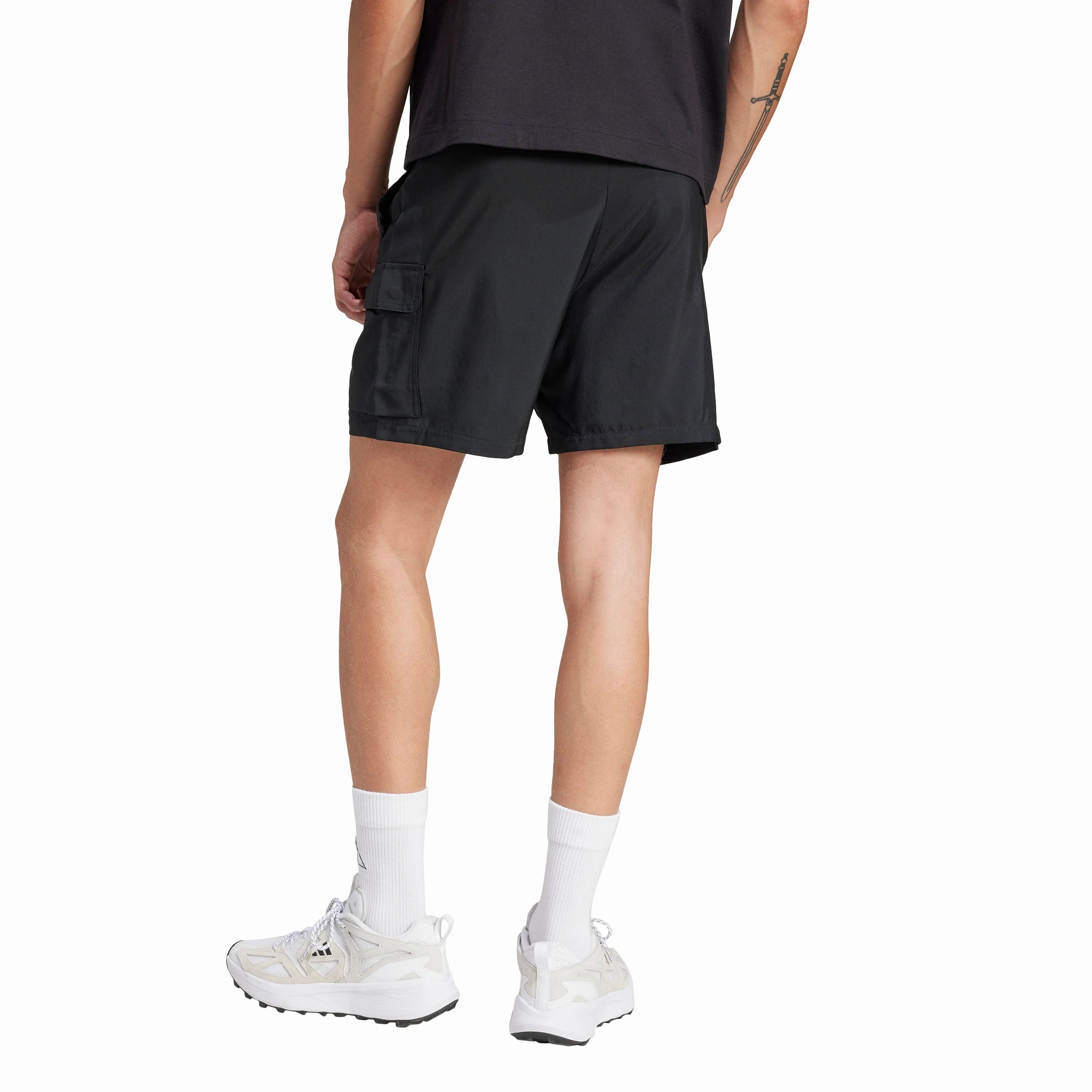 ski wear Essentials Small Logo Cargo Chelsea Shorts