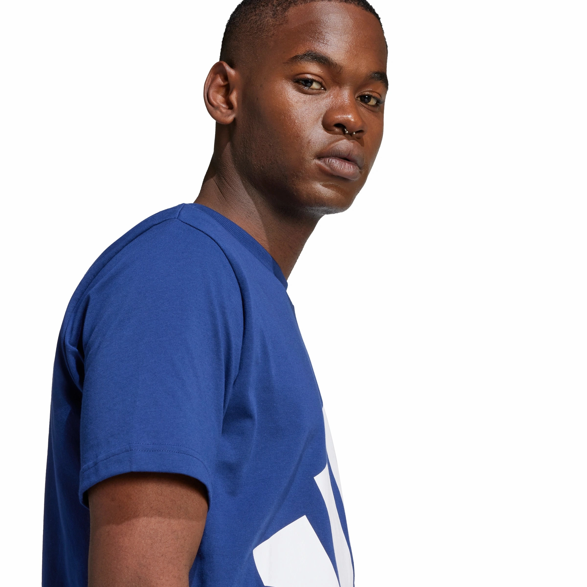 Outdoor Leisure Look contrast Essentials Big Logo T-shirt