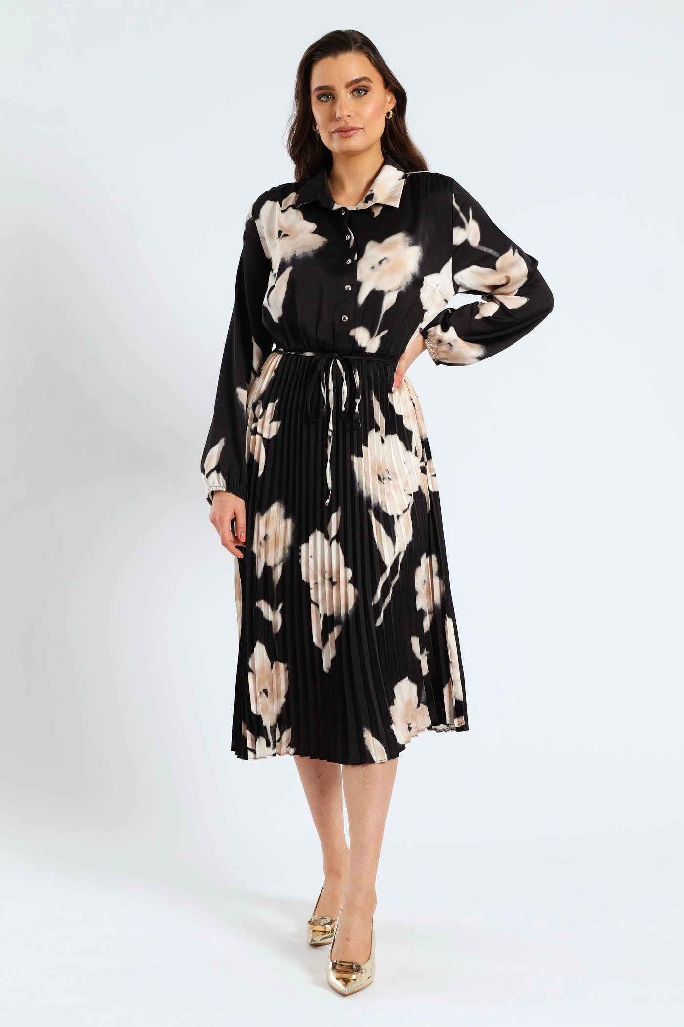 Soft Mesh Chic Ensemble Monochrome Satin Pleated Maxi Dress - Black/Cream