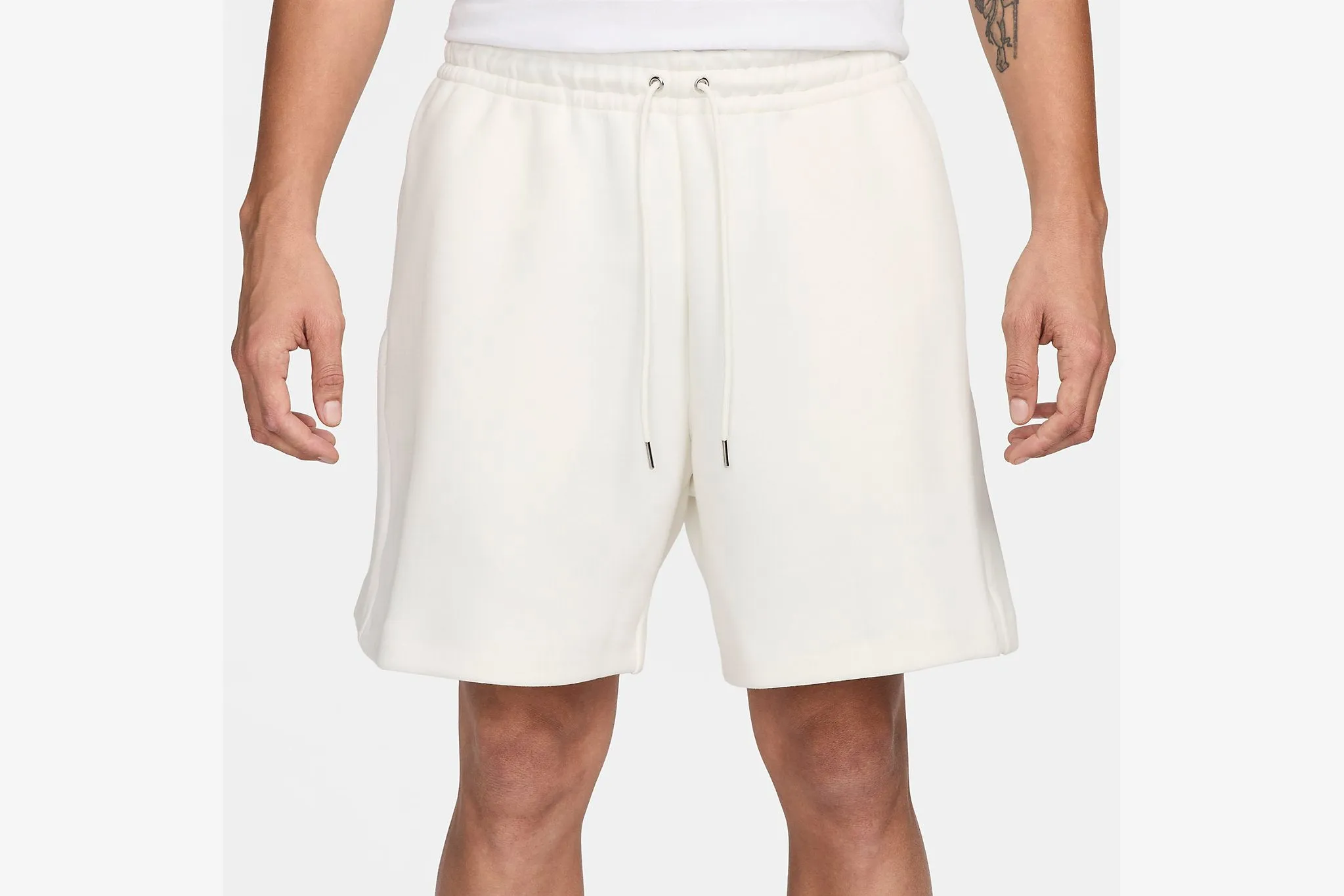LowMaintenance Nike "Sportswear Tech Fleece Reimagined Shorts" M - Sail