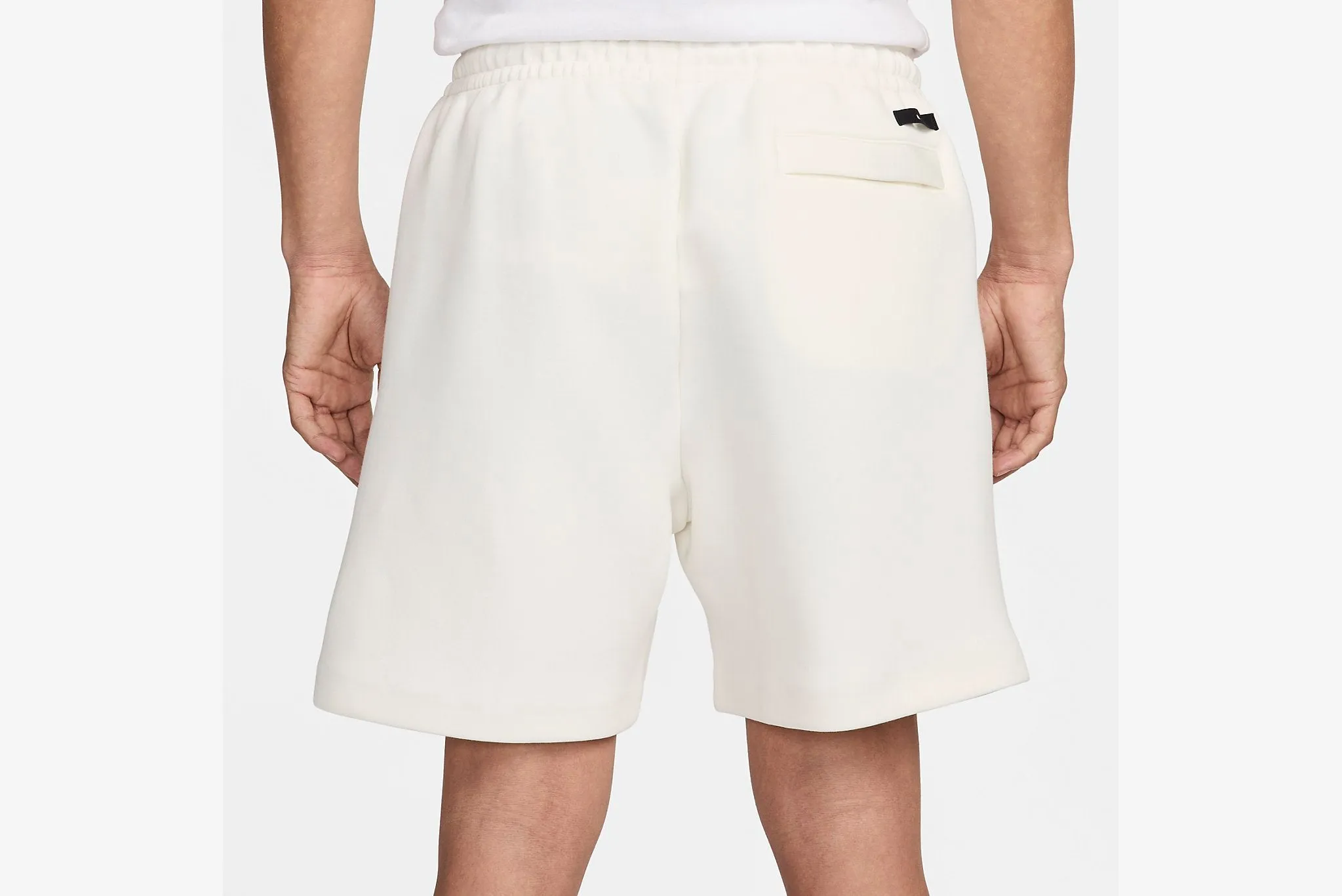 Nike "Sportswear Tech Fleece Reimagined Shorts" M - Sail Trend Glow