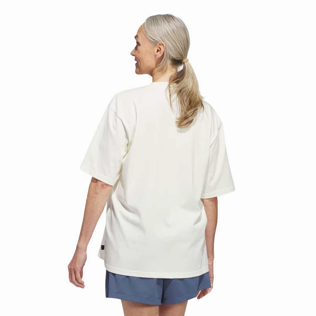 adidas - Women's Go-To Crest Graphic Boyfriend Short Sleeve T-Shirt (IN6351) Breathable Back Ventilation