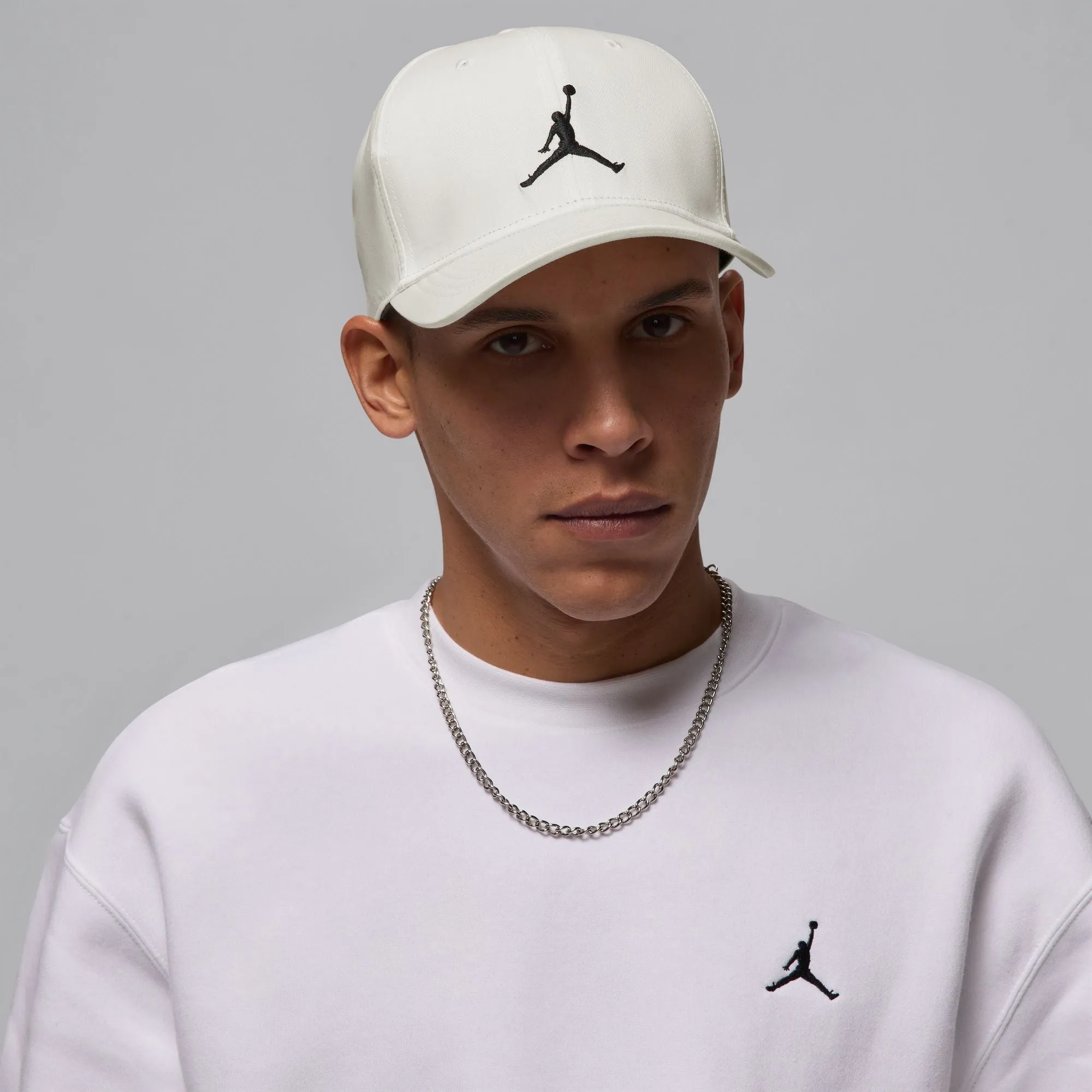 Jordan "Rise Structured Curved Bill Hat" M - White / Black Transitional Fashion Fashion Forward