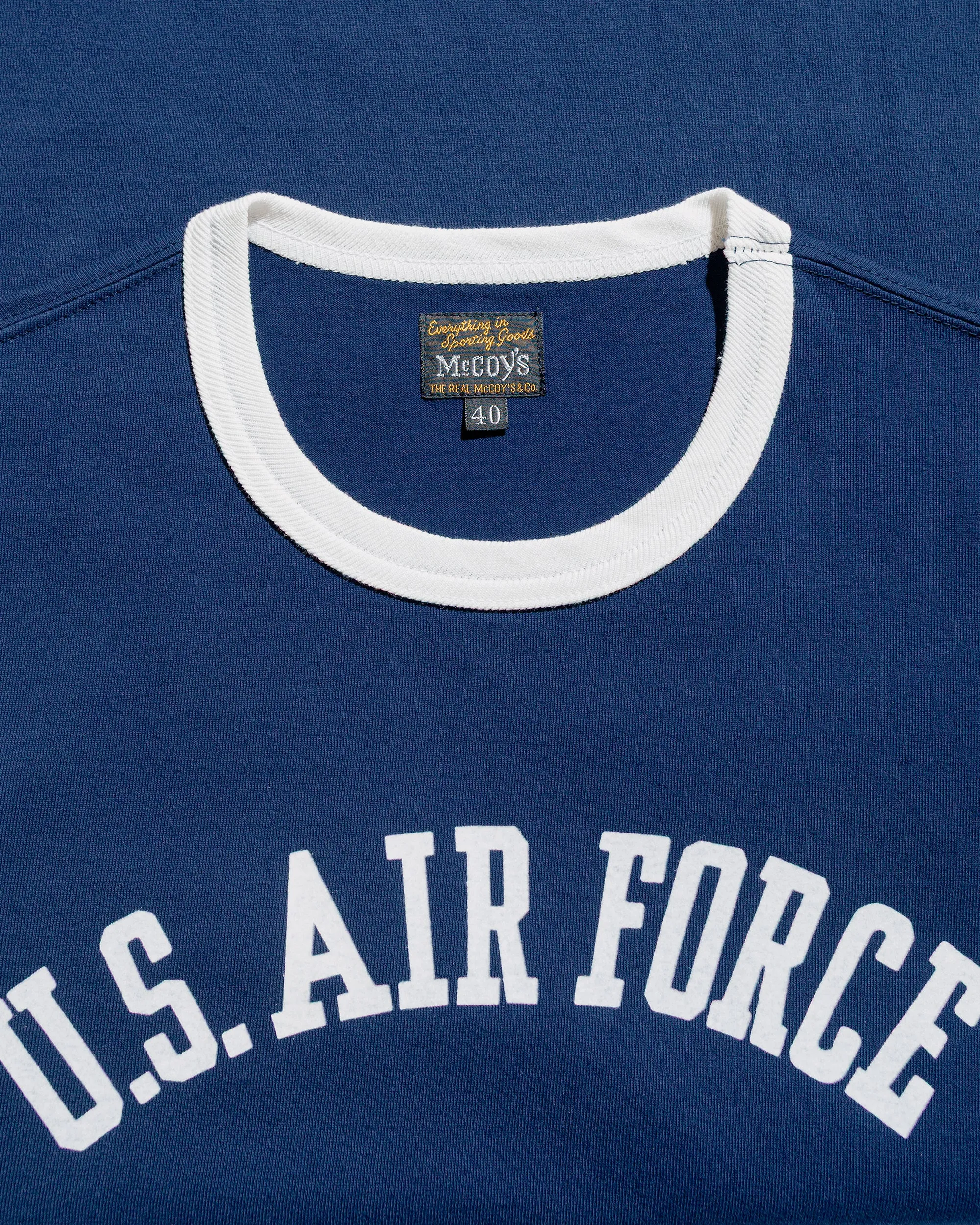 School spirit The Real McCoy's MC25008 Military Tee / U.S. Air Force Navy/Milk