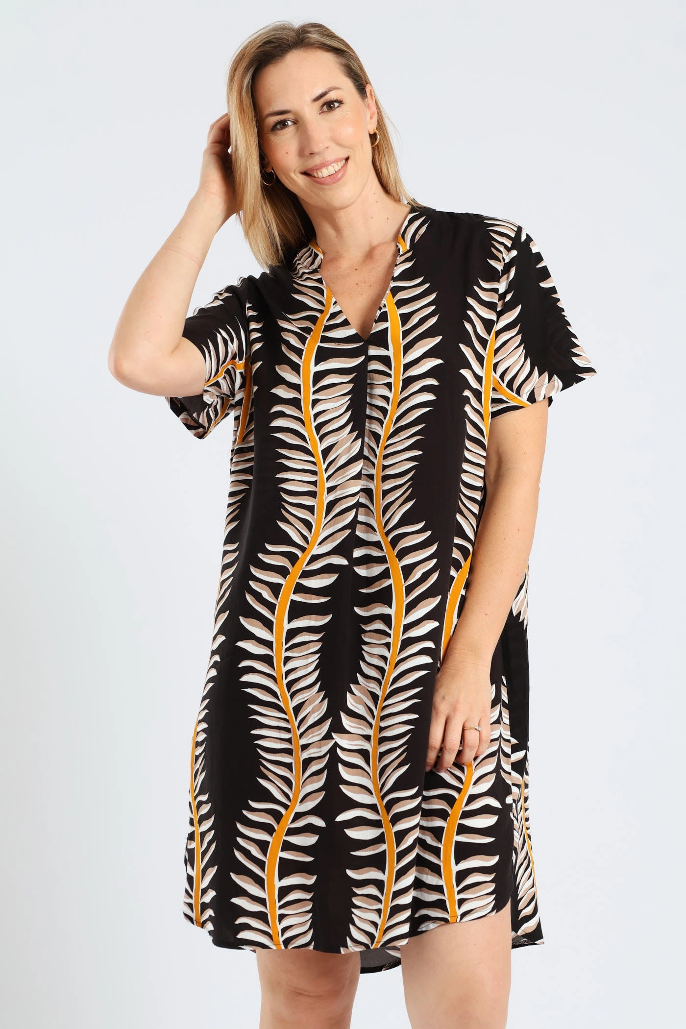 Natural Wrap City Essential Mandarin Printed Shift Dress - Black/White