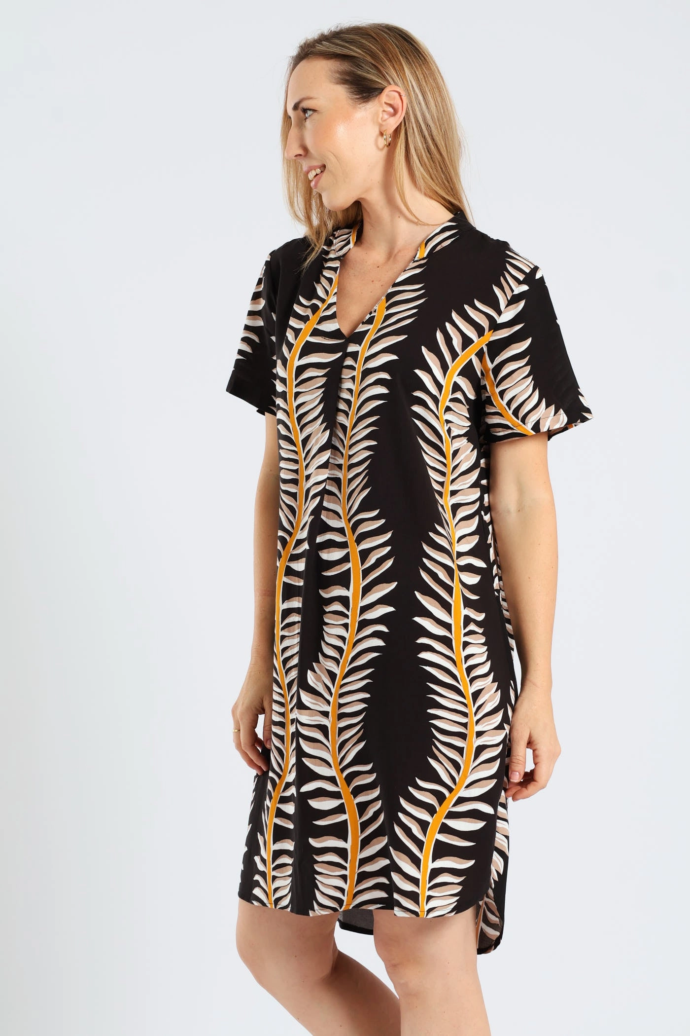 Soft Tones Fall Silhouette Mandarin Printed Shift Dress - Black/White
