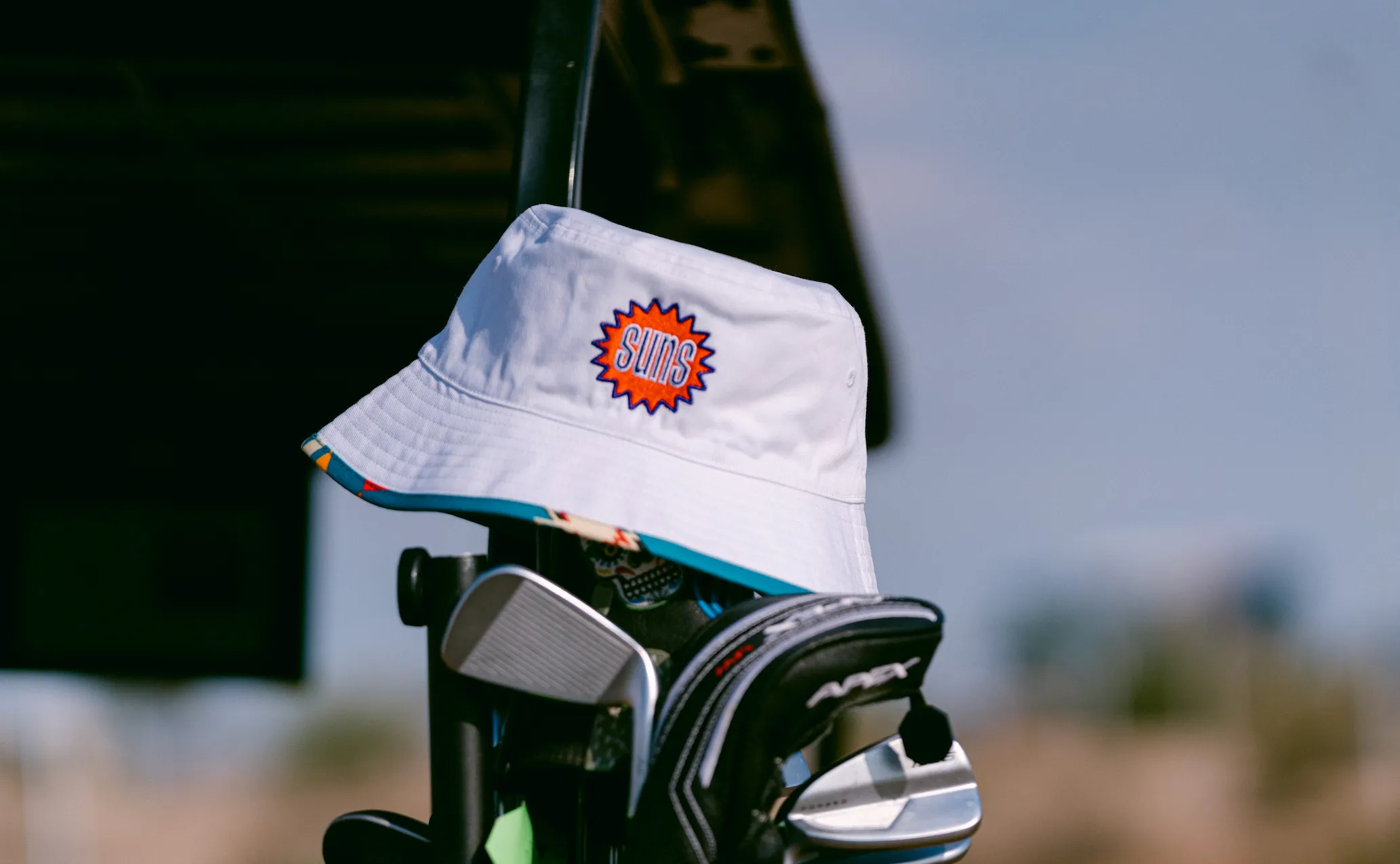 Mitchell & Ness x Manor "Suns Game Day Bucket Hat" M - Pattern / White SeamlessTransition Suburb Ease