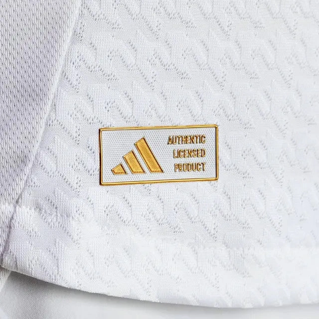 Athlete Focus Yarn Dye Effect adidas Valverde Real Madrid Authentic Home Jersey w/ La Liga Patches 24/25 (White/Black)
