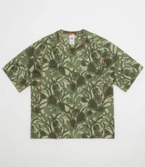 Nike "ACG Chinati T-Shirt" - Light Khaki/Cargo Khaki/Mosswood Brown/Summit White Minimalist Style