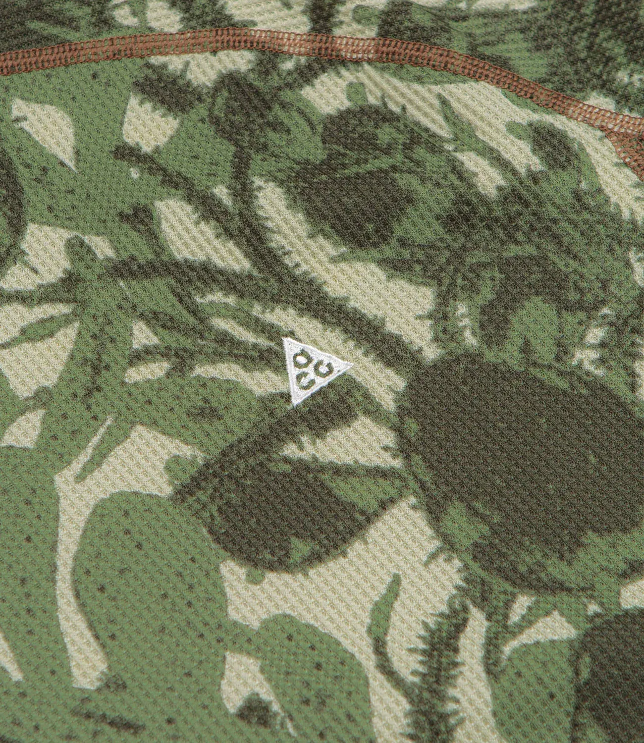 Nike "ACG Chinati T-Shirt" - Light Khaki/Cargo Khaki/Mosswood Brown/Summit White ThermalRegulating Fabric