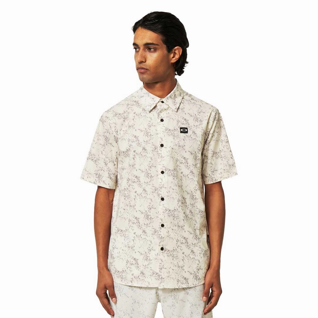 Stretch Fit Oakley - Men's Sand Camo Woven Short Sleeve Shirt (FOA404369 9RN)