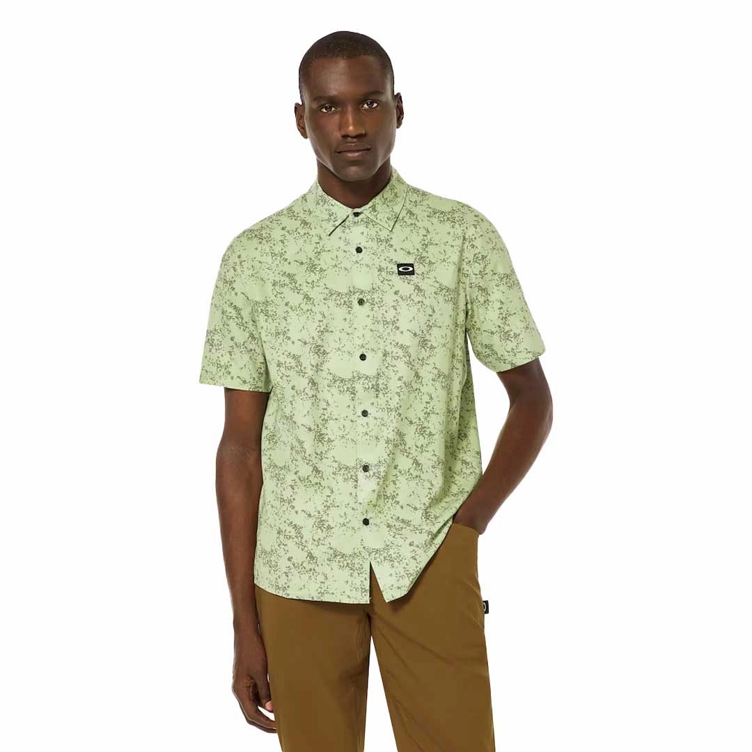 Oakley - Men's Sand Camo Woven Short Sleeve Shirt (FOA404369 9VN) Movement Ready Friction Reducing Inner Layer