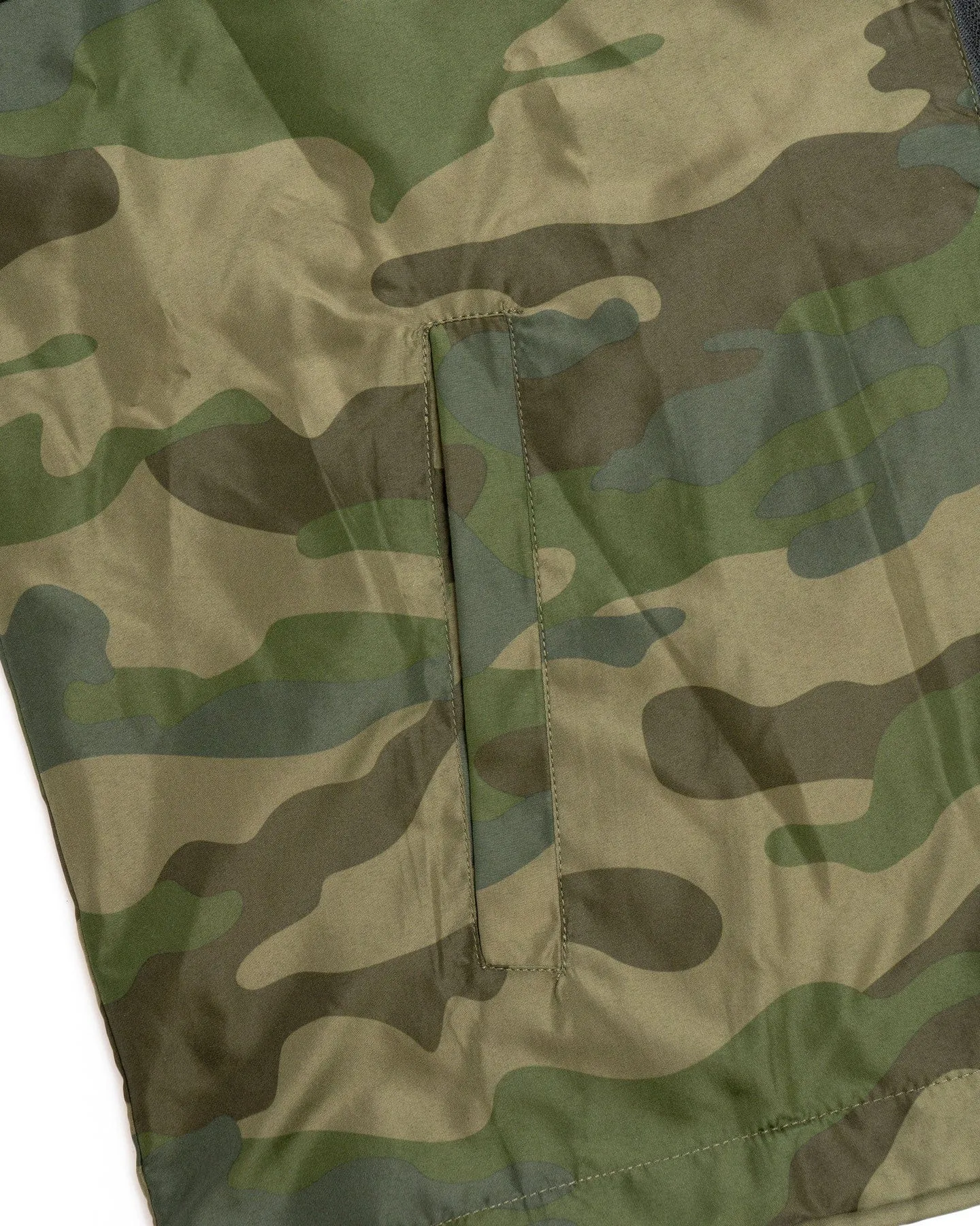 Overload Lightweight Full Zip Windbreaker - Black / Forest Camo UVProtection Coating Chic Wear