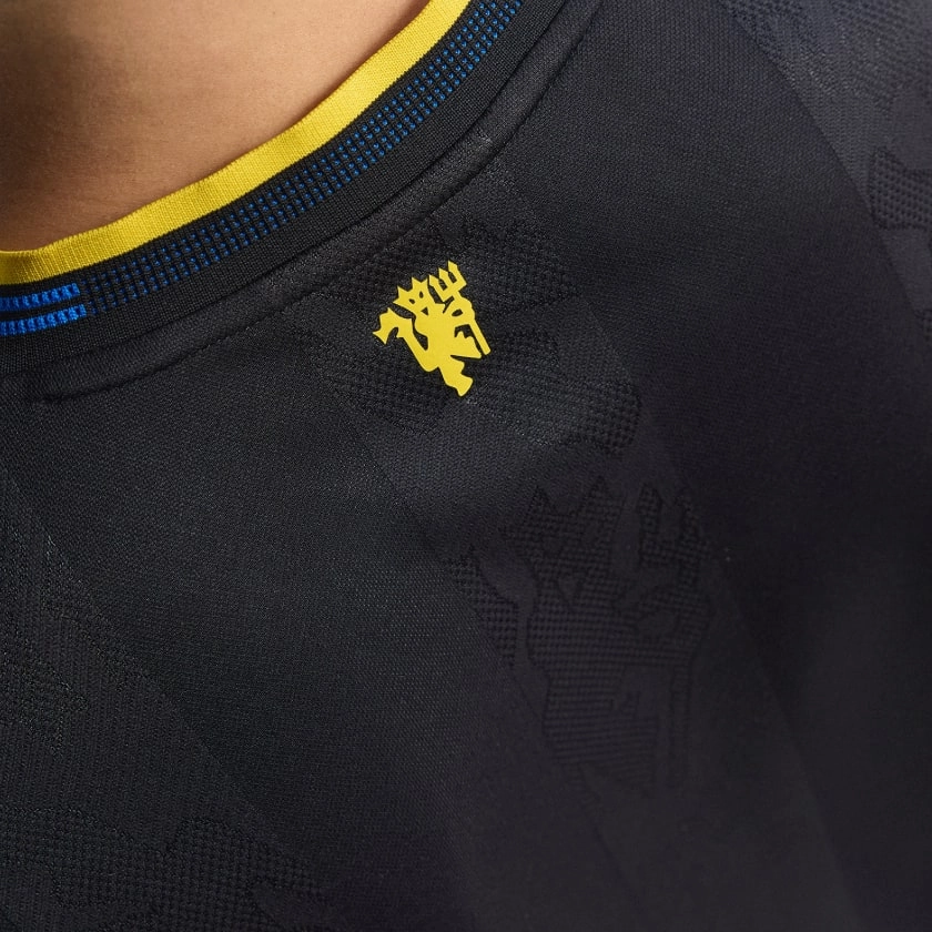 adidas Mainoo Men's Manchester United Authentic Third Jersey 25/26 w/ NRFR   EPL Patches (Black) Breath Panel