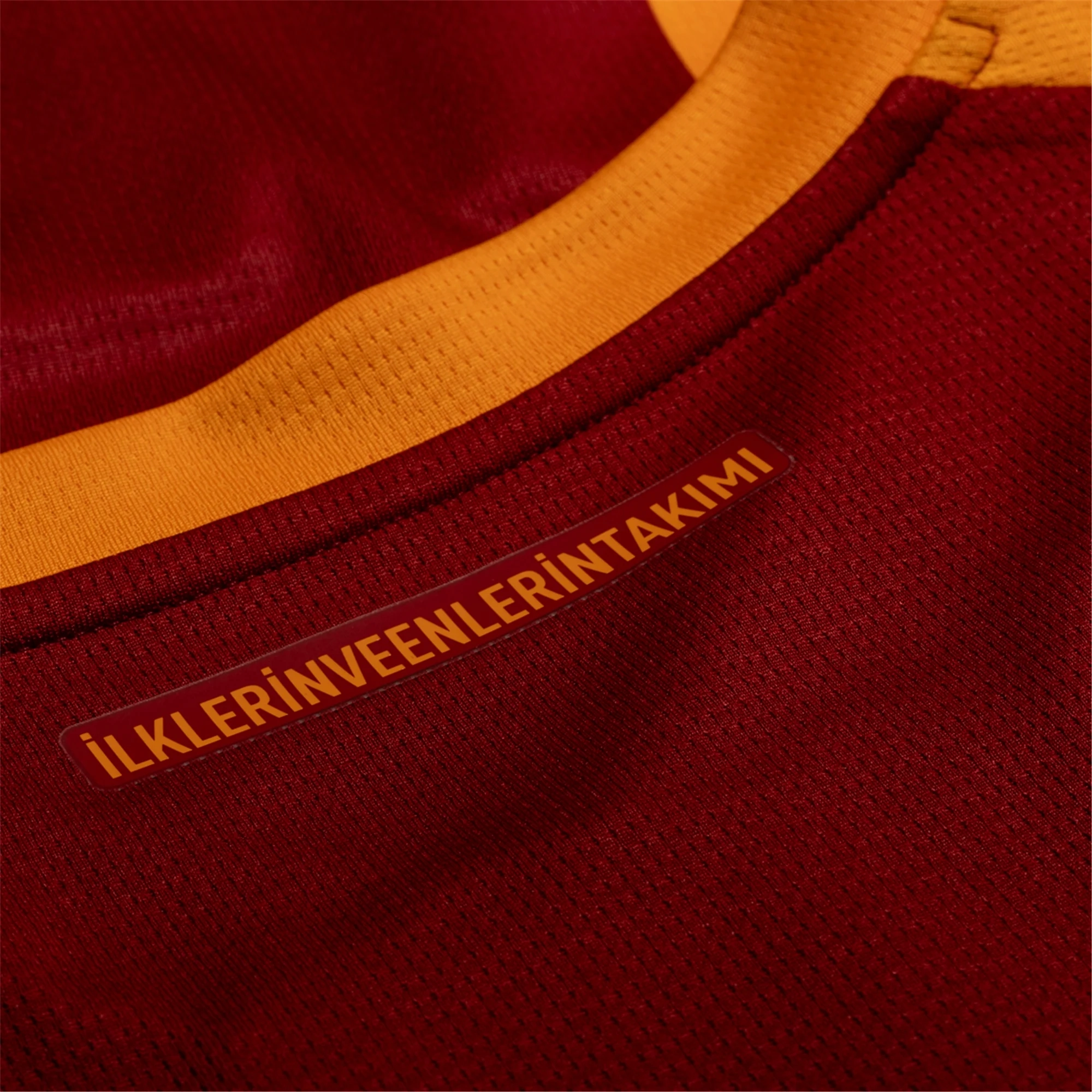 Aerodynamic Cut Clean Structure Puma Galatasaray Home Jersey 25/26 (Red Rhythm/Intense Orange)