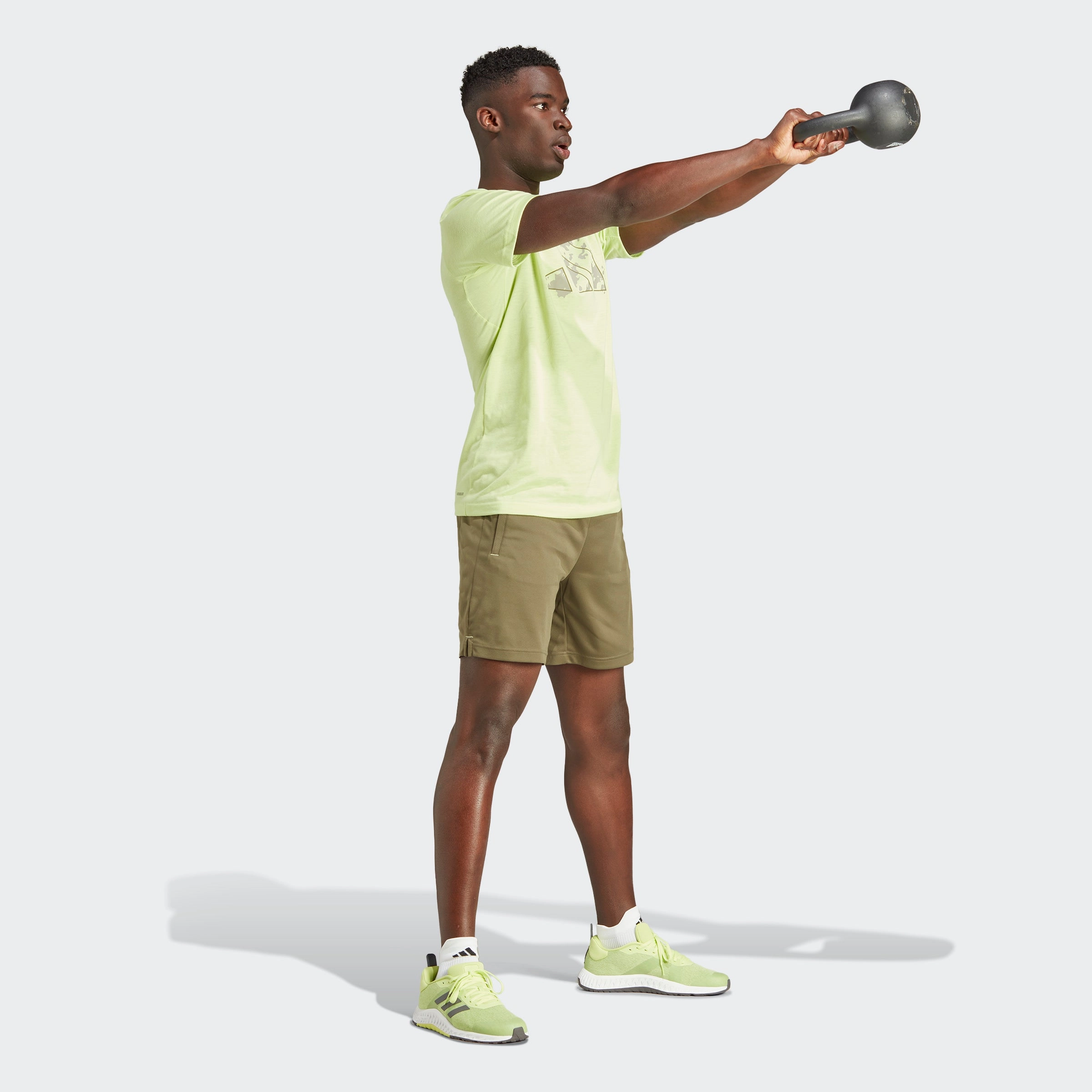 Train Essentials Seasonal Training Graphic T-Shirt Quick Dry Technology