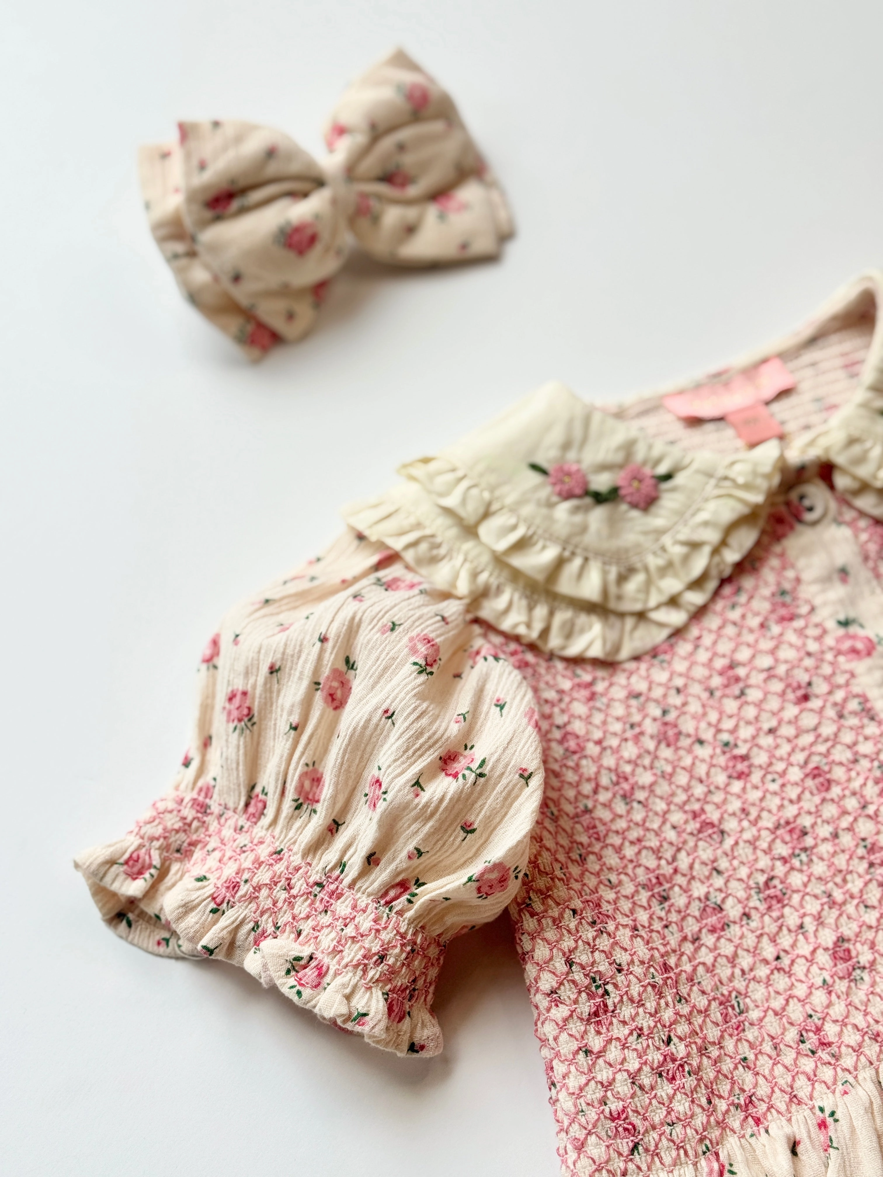 Comfort Layer [Exclusive] Bonjour Diary Tunique blouse with hair clip, Rosa bloom print
