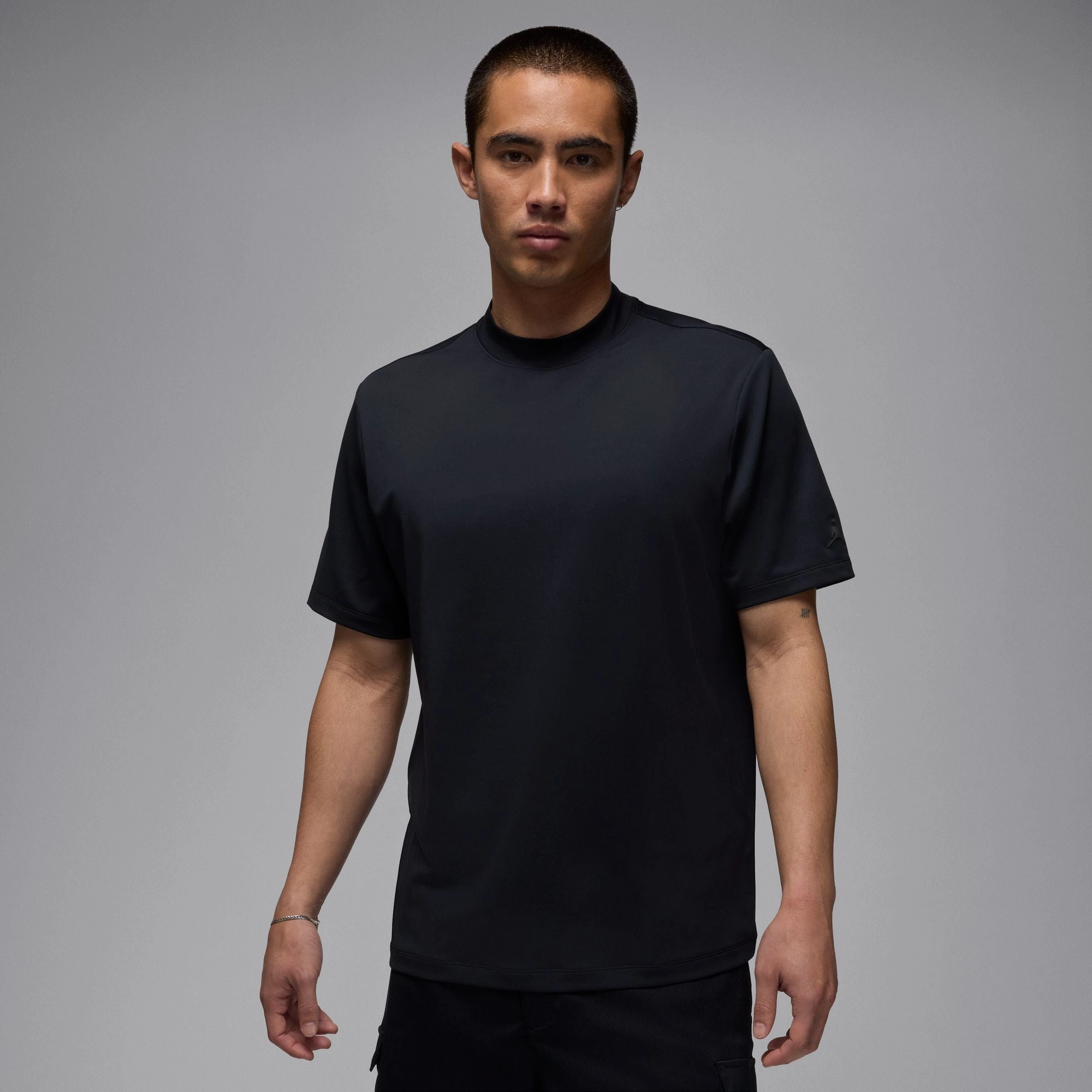 Jordan "Mock-Neck Golf T-Shirt" M - Black Contoured Silicone Grippers Multi Directional Stretch