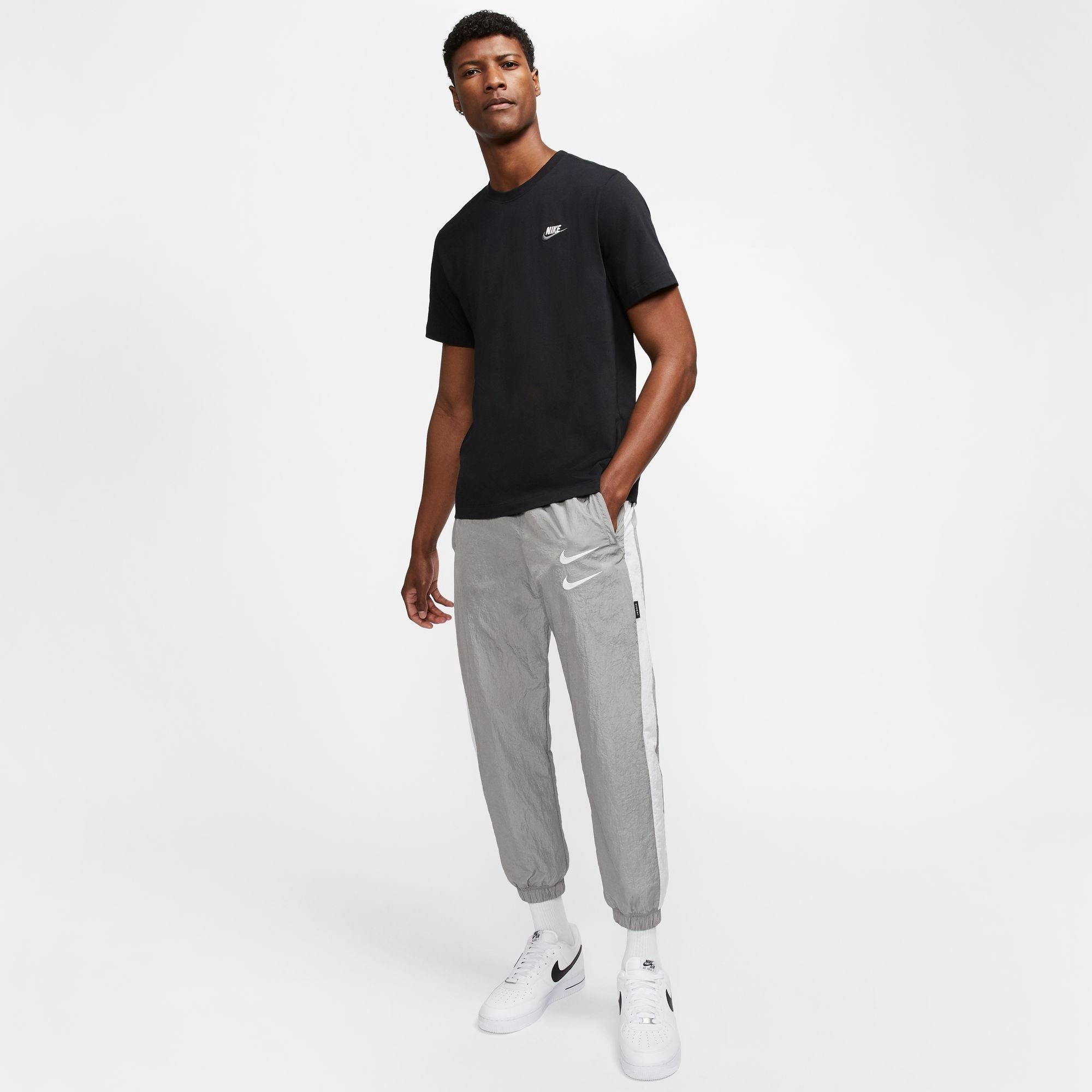 Sportswear Club T-Shirt Versatile Apparel Snag Resistant Surface