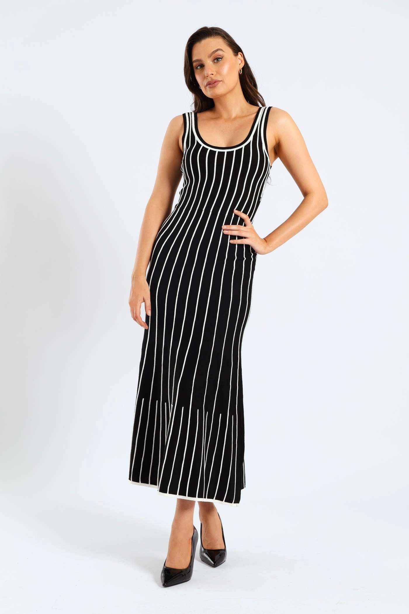 Summer-Season Comfortable Design V-Neck Contrast Knitwear Midi Dress - Black/White