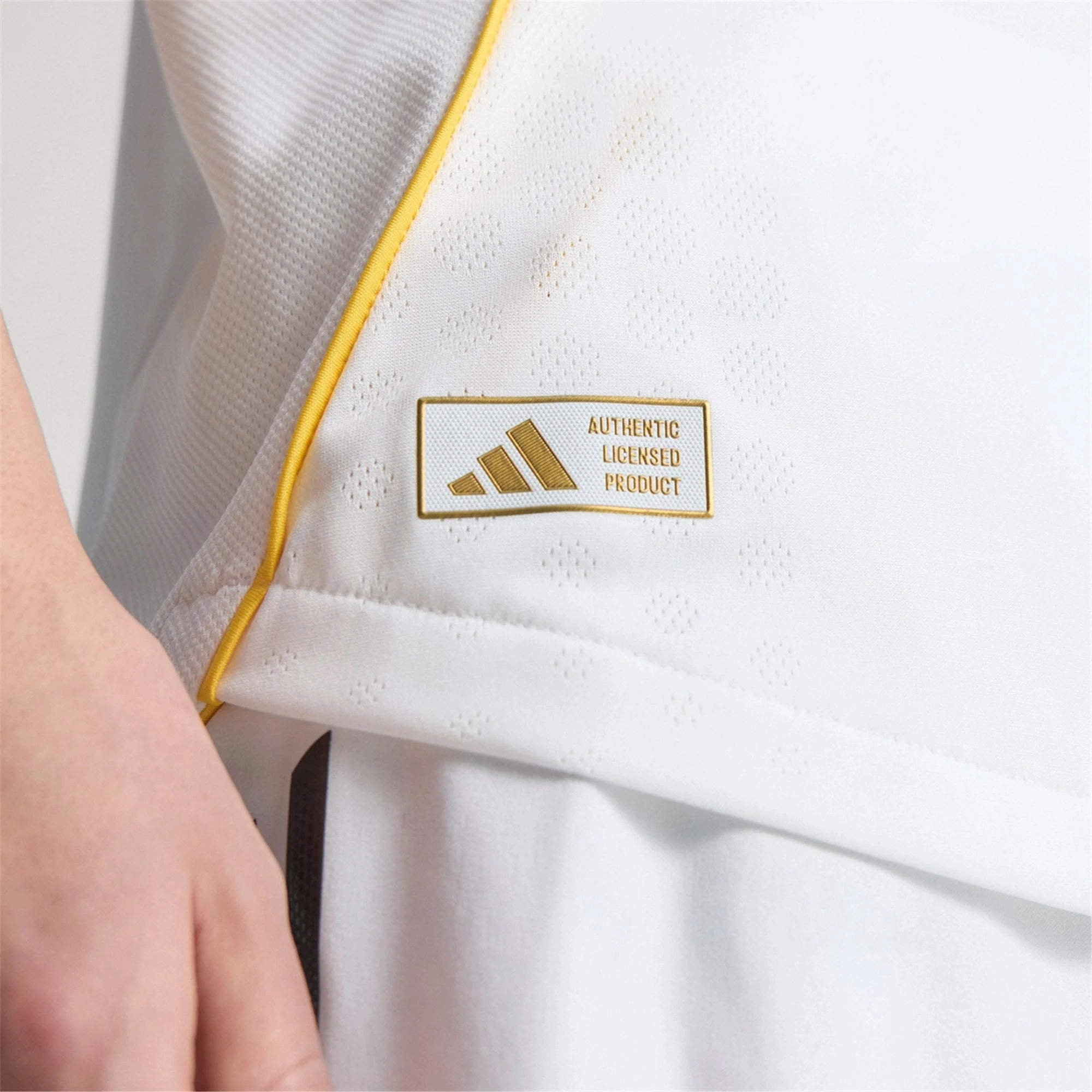 Functional Activewear Dynamic Fit Construction adidas Valverde Real Madrid Authentic Home Jersey 25/26 w/ Champions League Patches (White)