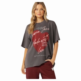Simple Layer Pocket Detailing Women's LJ With Love Boyfriend T-Shirt